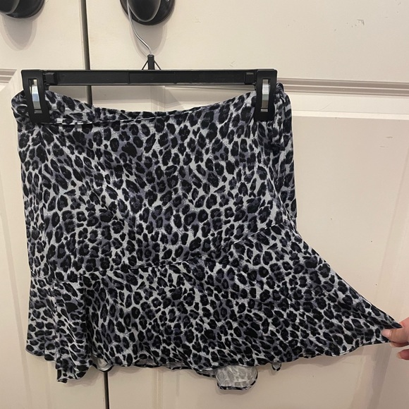 Urban Outfitters Leopard Tie up skirt - Picture 3 of 4